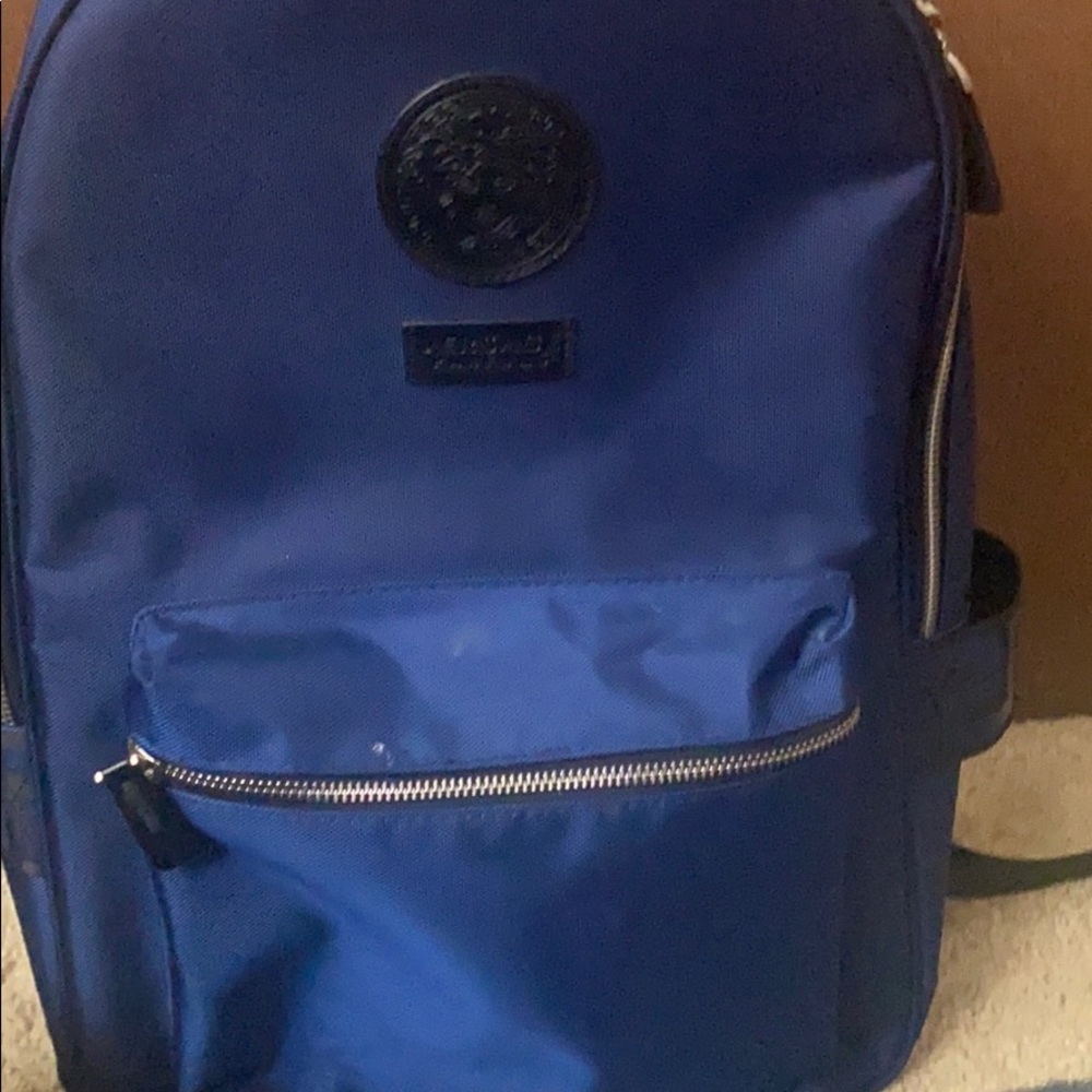 I’m selling a Versace bag